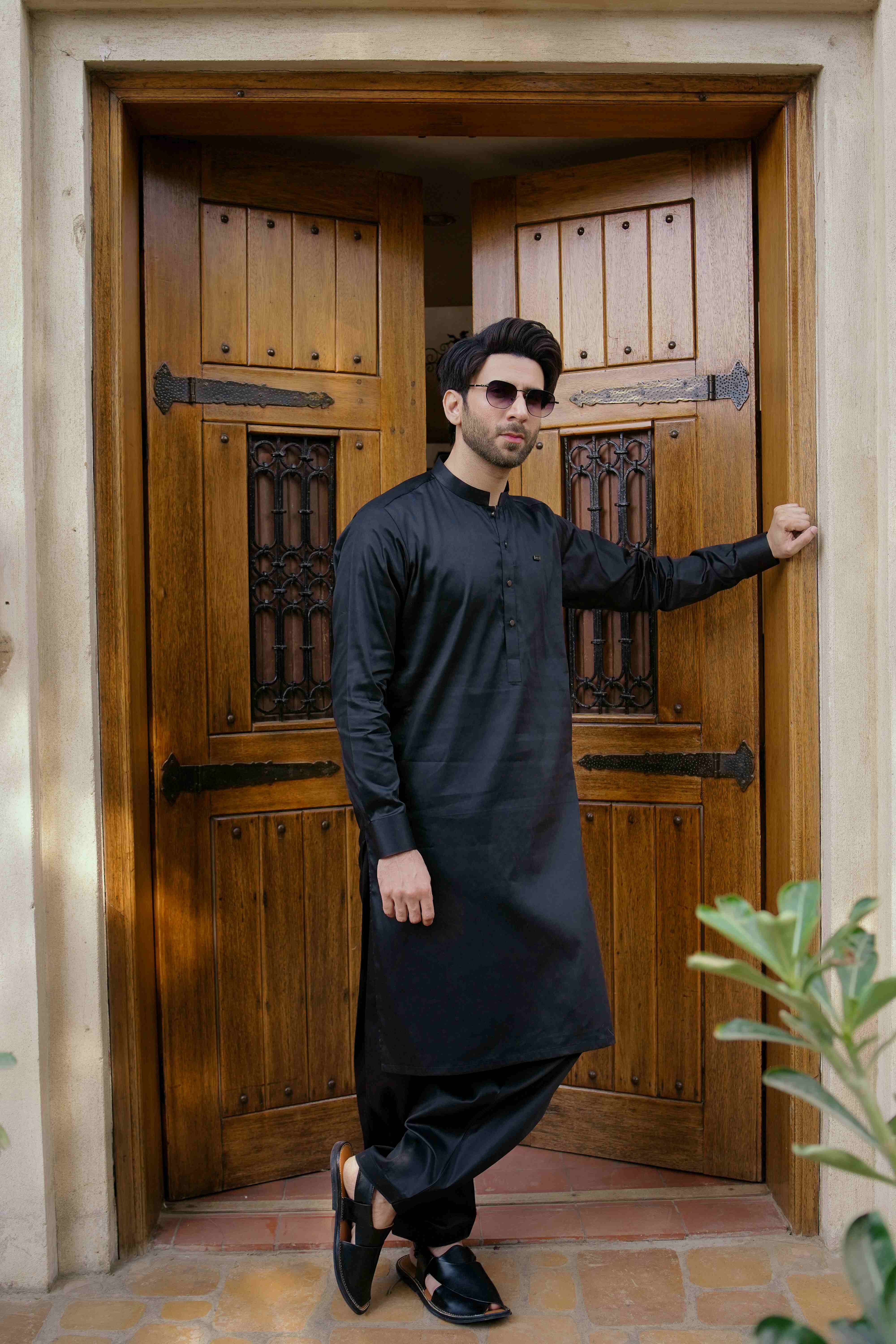 DEEP BLACK KAMEEZ SHALWAR